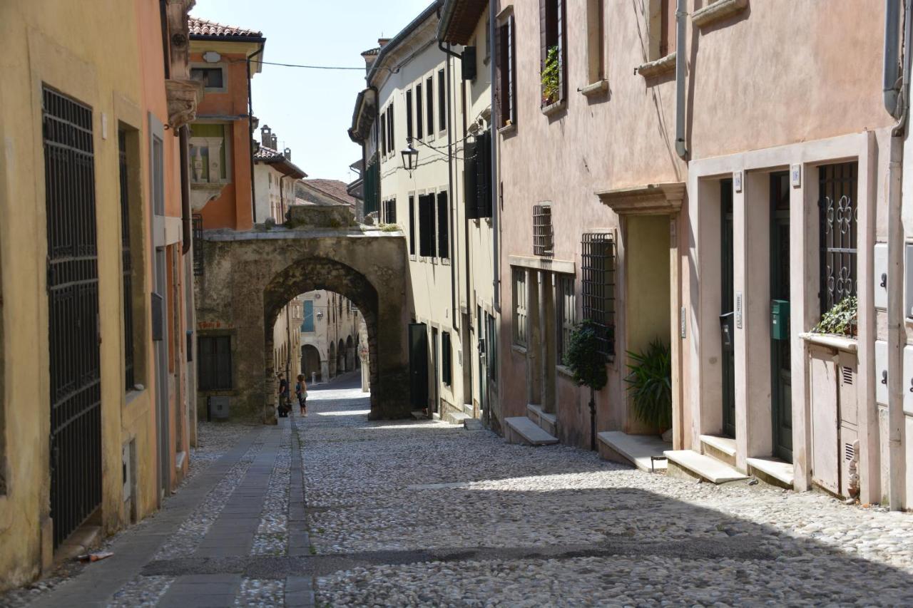 Accogliente Locale Con Terrazzo In Centro Storico Vittorio Veneto Exterior photo